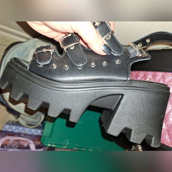 Black Sandals Chunky Sole Size 8 - Picture 3 of 3